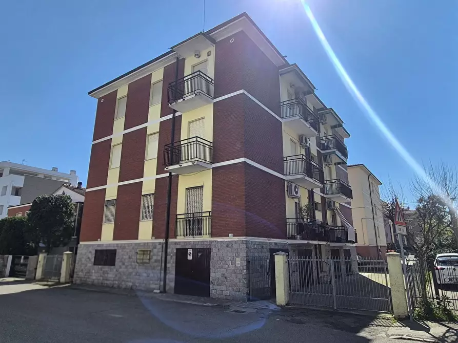 Immagine 12 di Quadrilocale in vendita  in Via Giuseppe Gioacchino Belli 54 a Modena