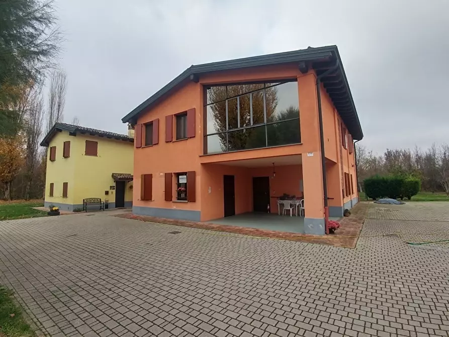Immagine 2 di Casa bifamiliare in vendita  in Via di Villanova 470 a Modena