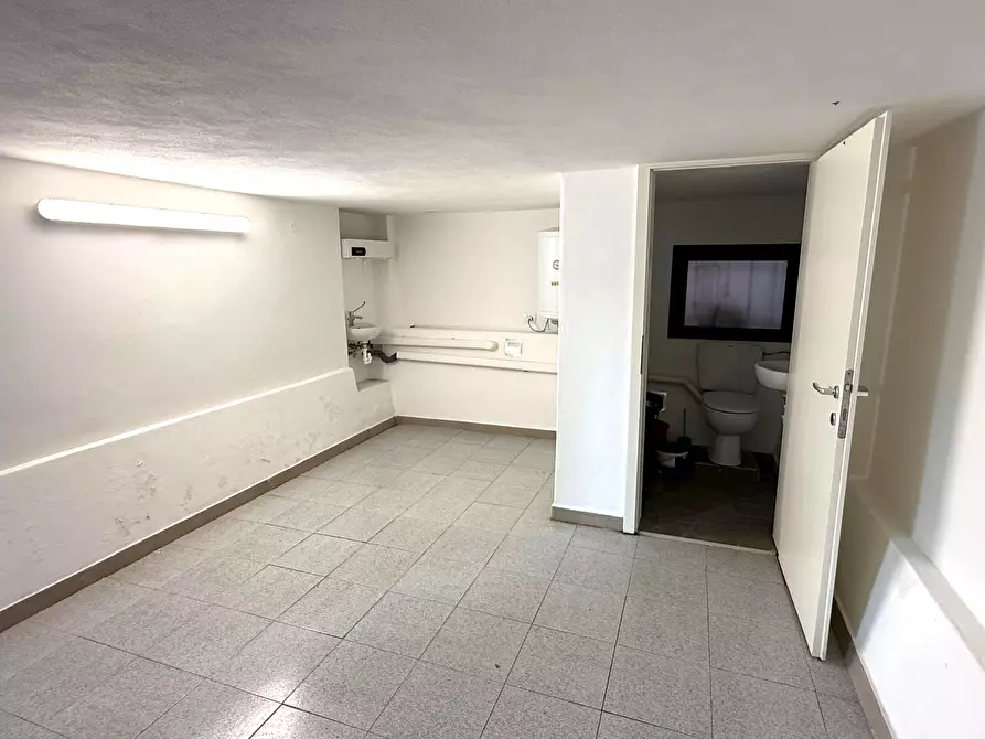 Immagine 3 di Locale commerciale in affitto  a Rovigo