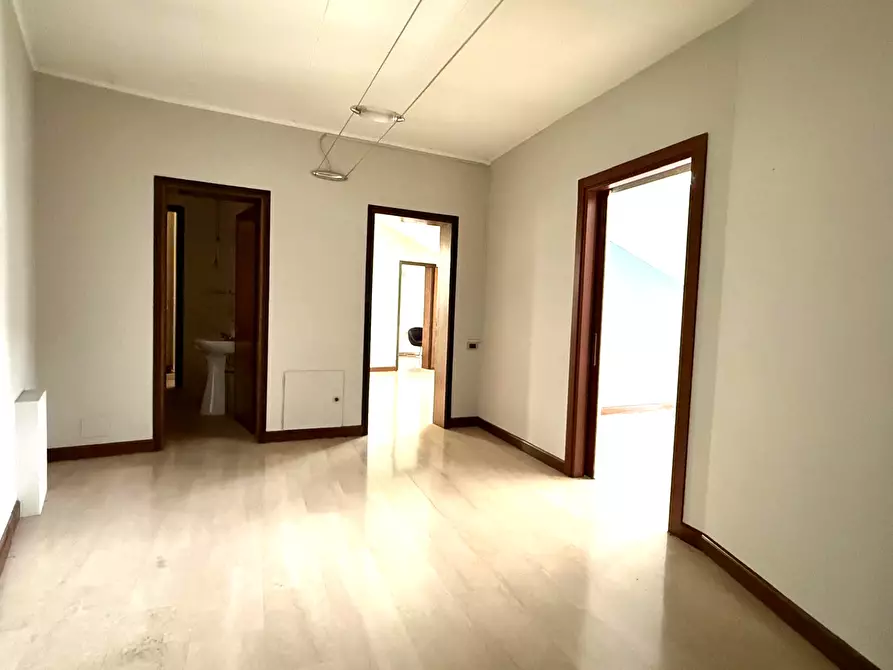 Immagine 4 di Locale commerciale in vendita  in Via Cesare Battisti a Rovigo