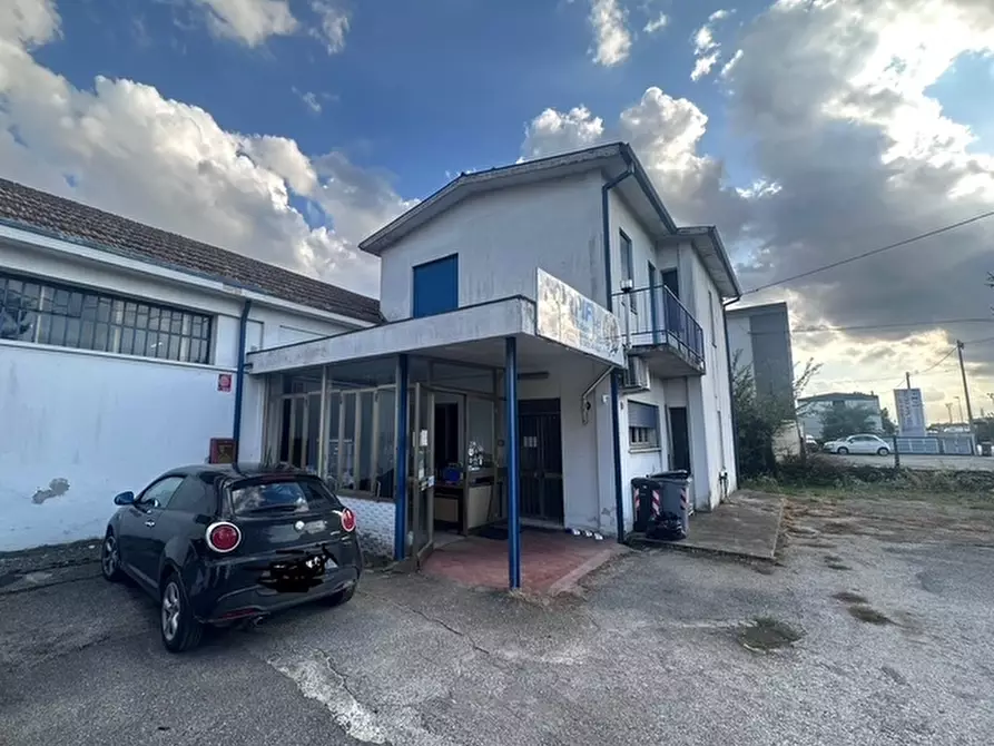 Immagine 1 di Attività artigianale in vendita  a Rovigo