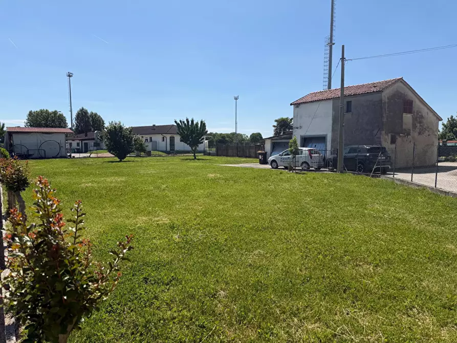 Immagine 1 di Terreno agricolo in vendita  a Rovigo