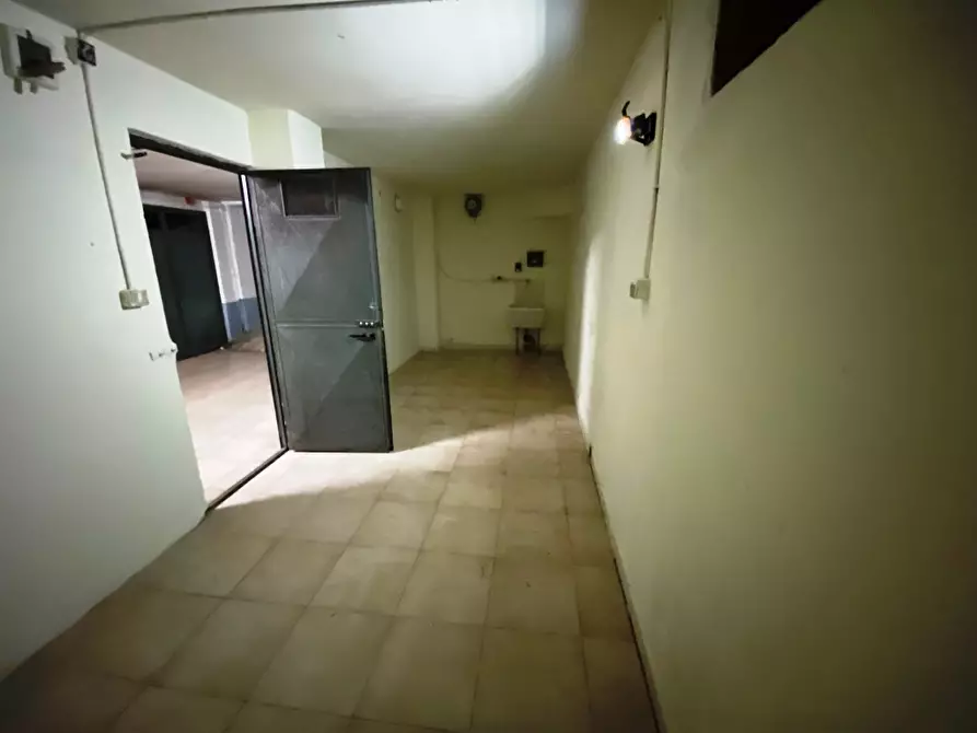 Immagine 1 di Garage in vendita  in Via Giuseppe Parini 20 a Casamassima