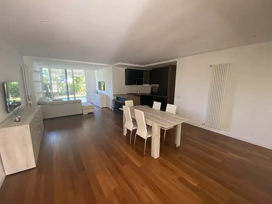 Immagine 3 di Villa in vendita  in Viale dei pini B/2B a Noicattaro