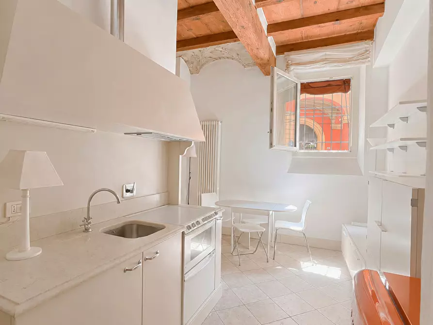 Immagine 5 di Loft/Open space in affitto  a Bologna
