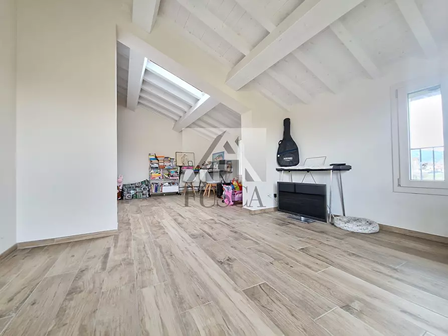 Immagine 17 di Villa in vendita  in Via del Palazzaccio a Lucca