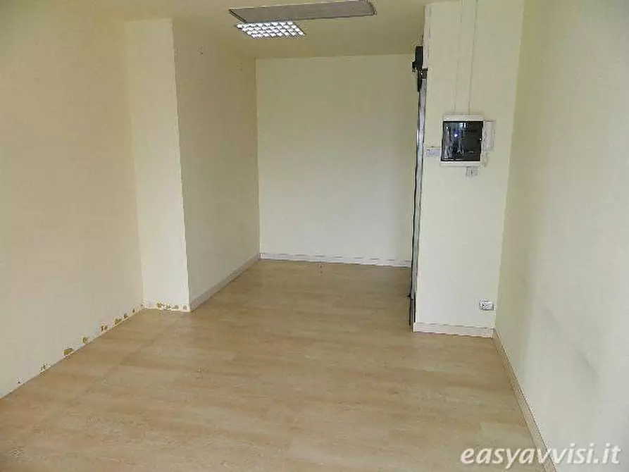 Immagine 5 di Locale commerciale in affitto  in Viale Giosuè Carducci a Lucca