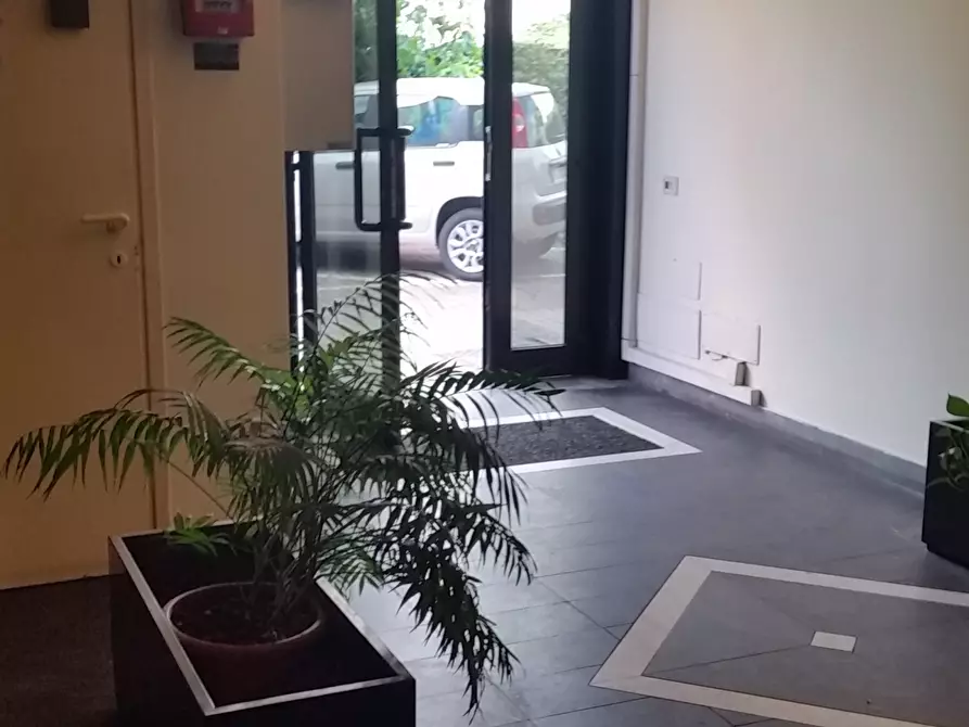 Immagine 11 di Ufficio in affitto  in via di tempagnano a Lucca