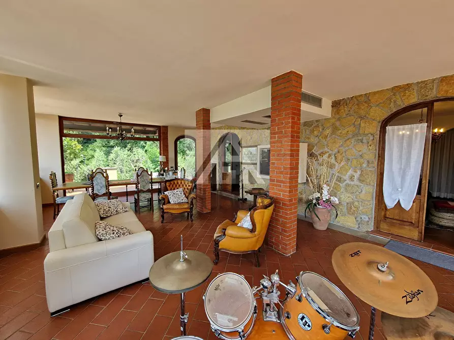 Immagine 34 di Villa in vendita  in via vecchia i a Lucca