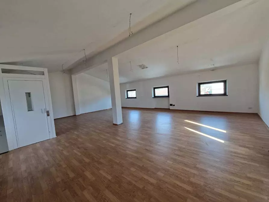 Immagine 7 di Capannone industriale in vendita  in Via Sarzanese 533 a Lucca