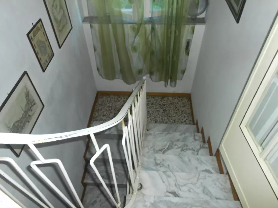 Immagine 14 di Villa in vendita  in Via per Chiatri a Lucca