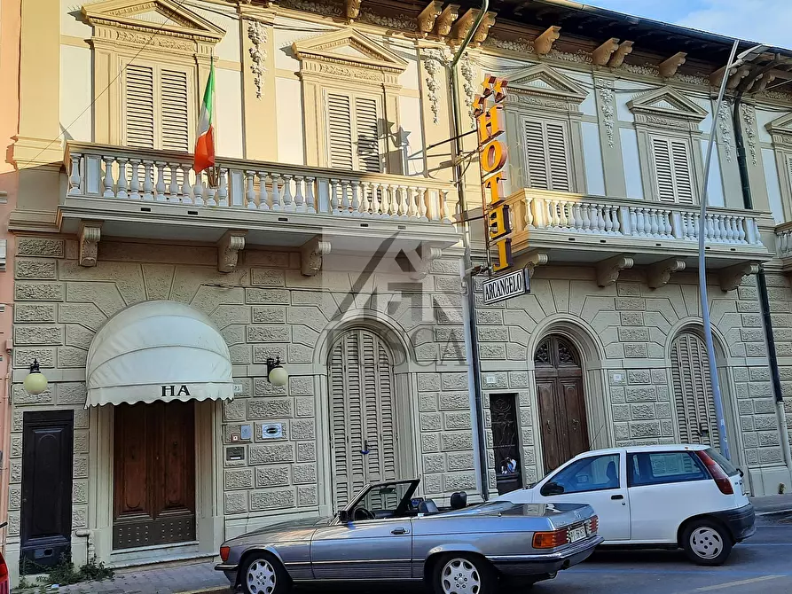 Immagine 1 di Palazzo in vendita  in via carrara 23 a Viareggio