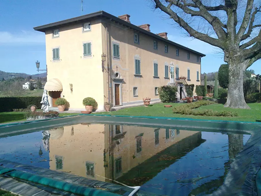 Immagine 1 di Villa in vendita  in Via del Bevilacqua a Capannori