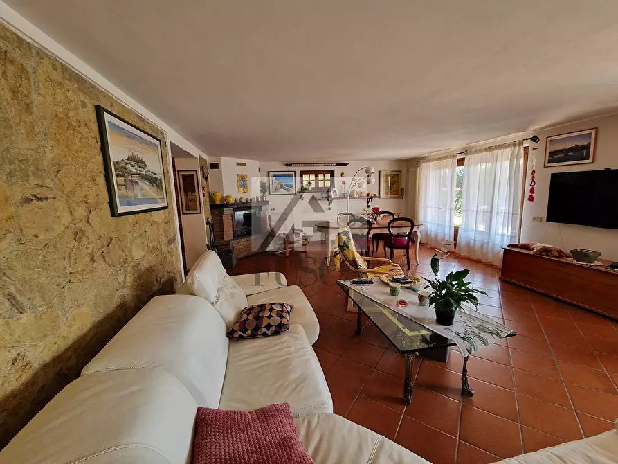 Immagine 22 di Villa in vendita  in via vecchia i a Lucca