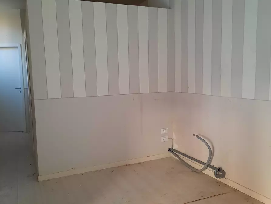 Immagine 2 di Capannone industriale in affitto  in piazza san michele a Lucca