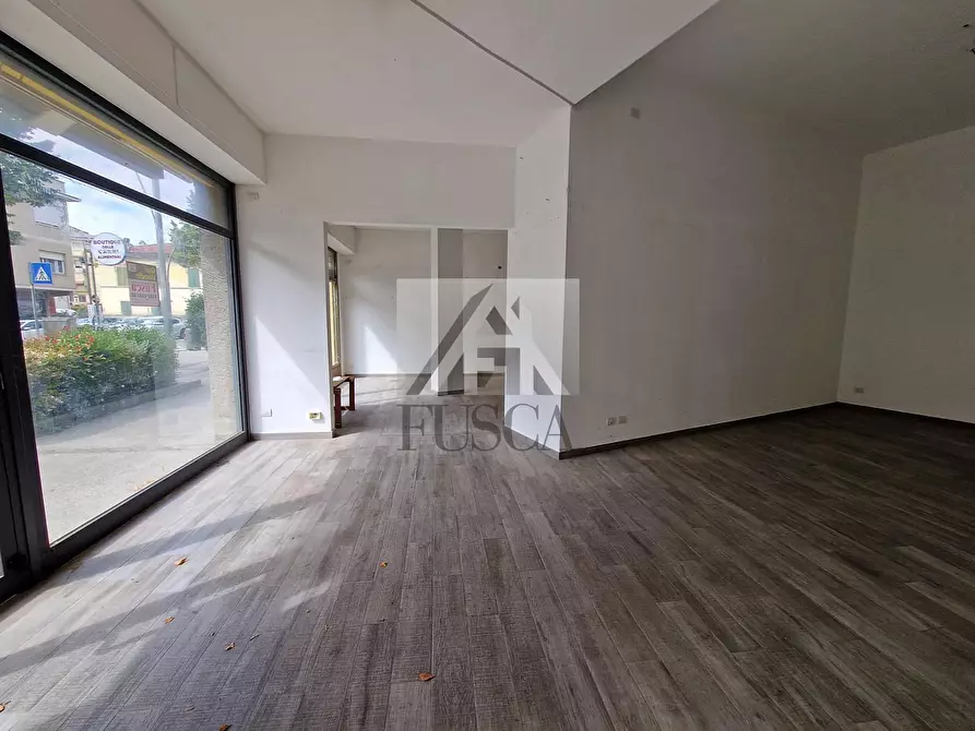 Immagine 8 di Capannone industriale in vendita  in Via Sant'Anna a Lucca