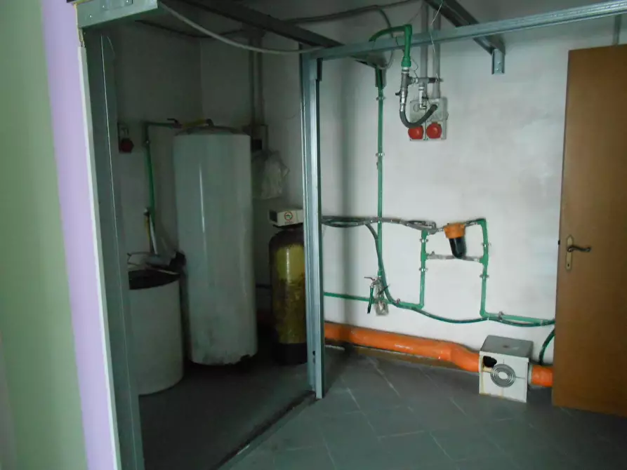 Immagine 5 di Attività artigianale in affitto  in Viale G. Puccini 1803 a Lucca