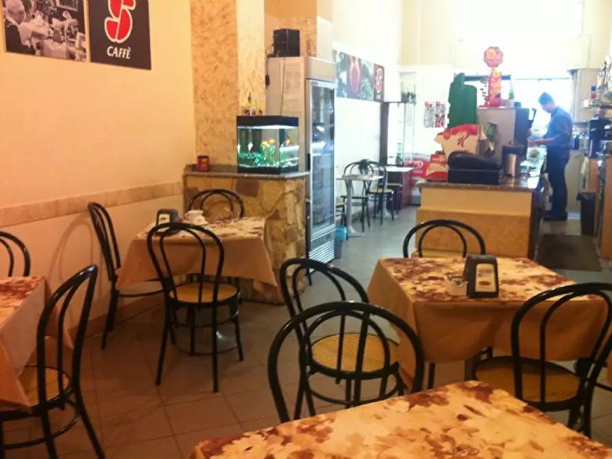 Immagine 4 di Bar / Ristorante in vendita  in Viale G. Puccini a Lucca