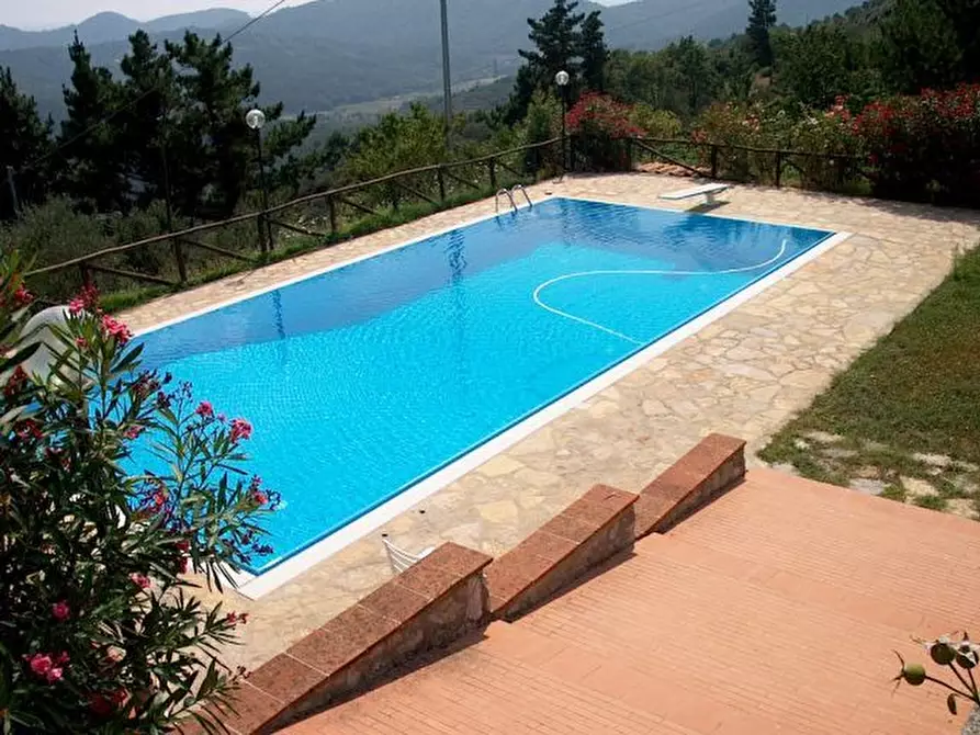 Immagine 38 di Rustico / casale in vendita  in Via Vecchia di Nozzano a Lucca