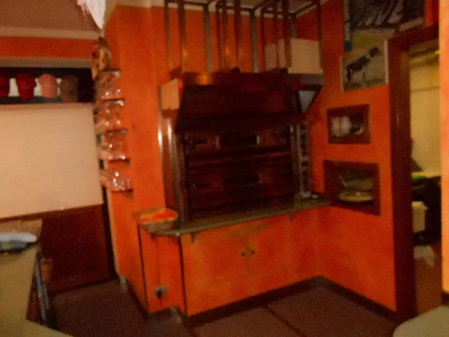 Immagine 4 di Pizzeria / Pub in vendita  in Viale Giosuè Carducci a Lucca