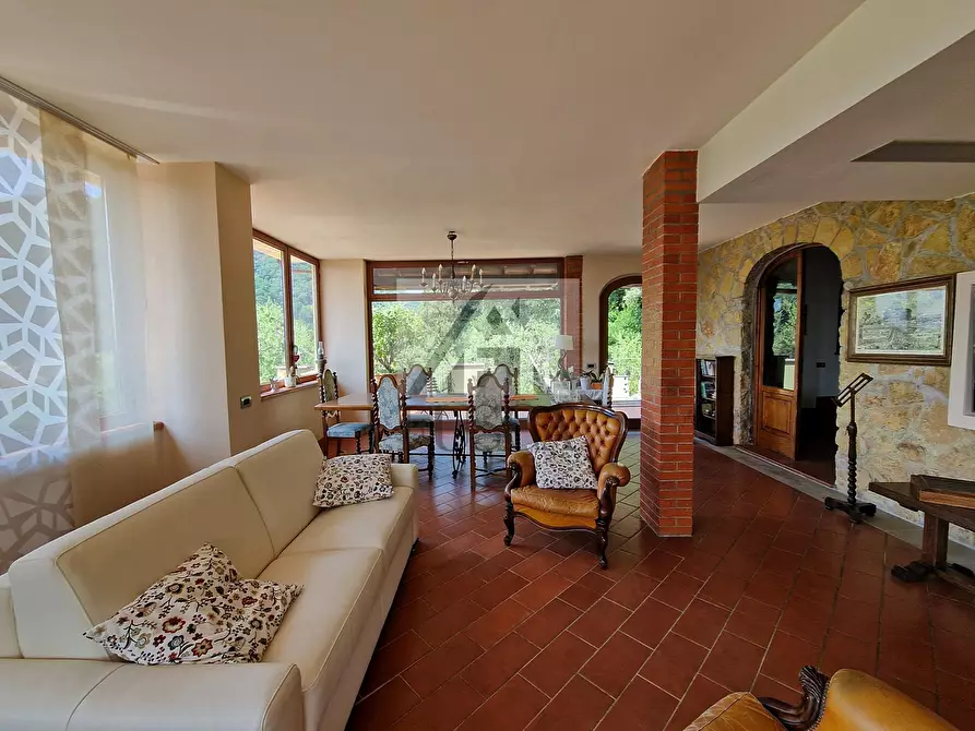 Immagine 35 di Villa in vendita  in via vecchia i a Lucca