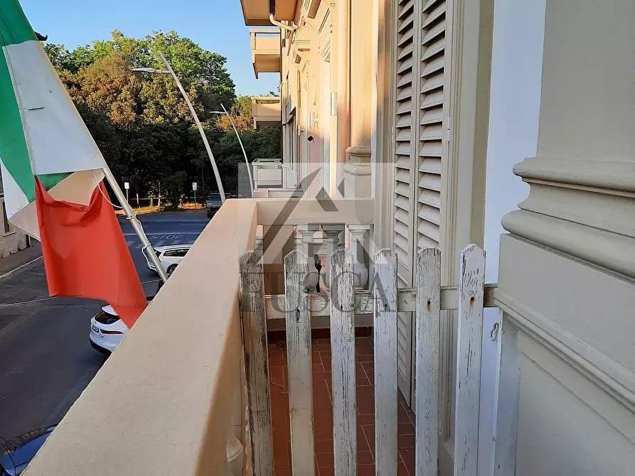 Immagine 24 di Palazzo in vendita  in via carrara 23 a Viareggio
