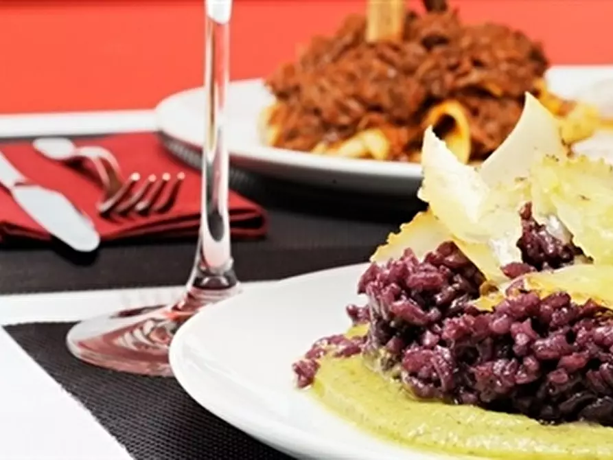 Immagine 5 di Bar / Ristorante in vendita  in vai santa croce a Lucca