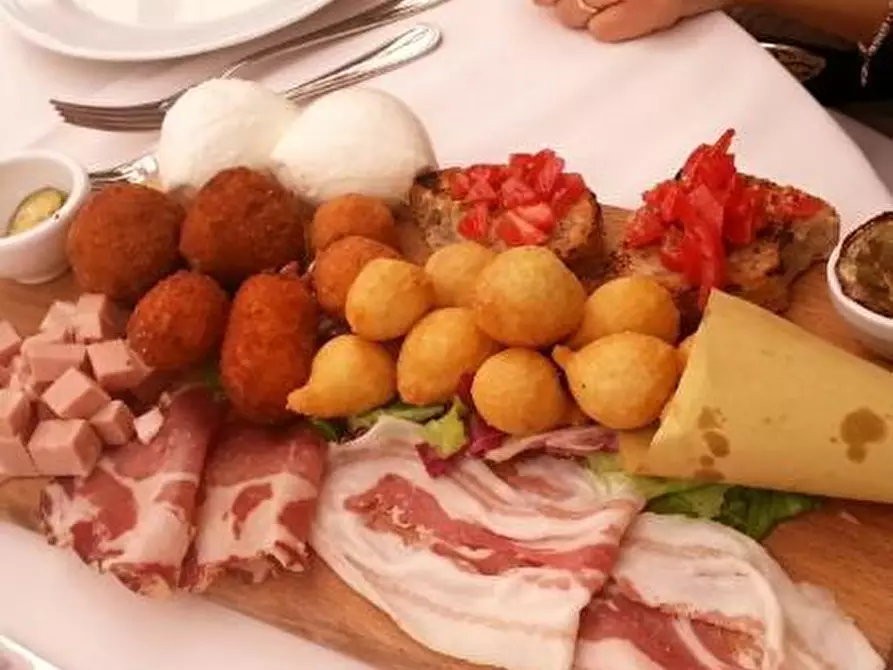 Immagine 10 di Bar / Ristorante in vendita  in Viale Michelangelo Buonarroti a Viareggio