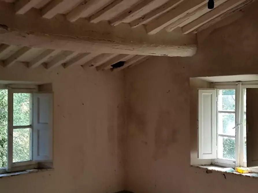Immagine 9 di Rustico / casale in vendita  in bocconi a Lucca