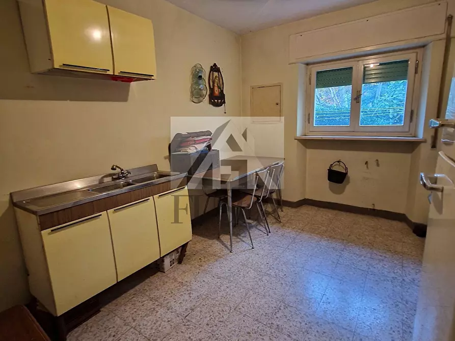Immagine 15 di Villa in vendita  in Viale Lazzaro Papi a Lucca