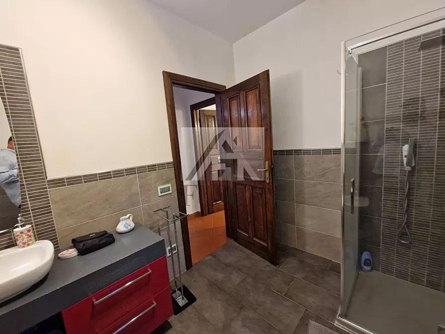 Immagine 53 di Villa in vendita  in via vecchia i a Lucca