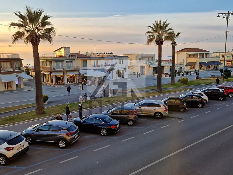 Immagine 6 di Albergo/B&B/Residence in vendita  in Viale Giosuè Carducci 33 a Viareggio