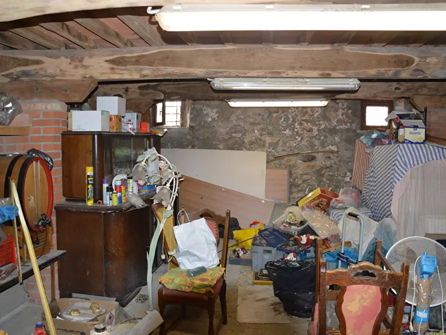 Immagine 36 di Rustico / casale in vendita  in vai elle chiesa a Lucca