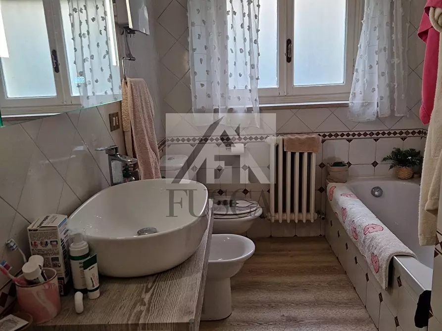 Immagine 16 di Villa in vendita  in Viale Alcide De Gasperi 37 a Lucca