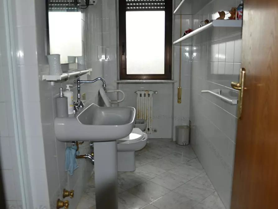 Immagine 19 di Villa in vendita  in Via della Chiesa XXIV a Lucca