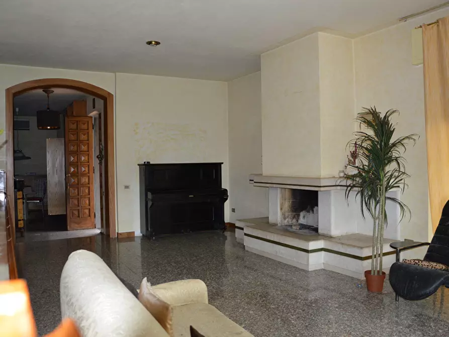 Immagine 7 di Villa in vendita  in Via della Chiesa XXIV a Lucca