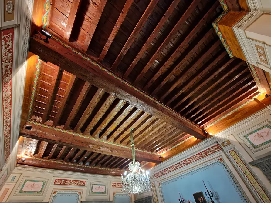 Immagine 5 di Pentalocale in vendita  in piazza san pietro somali a Lucca