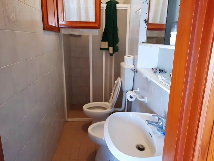 Immagine 17 di Attività commerciale in vendita  in Viale Regina Margherita a Viareggio