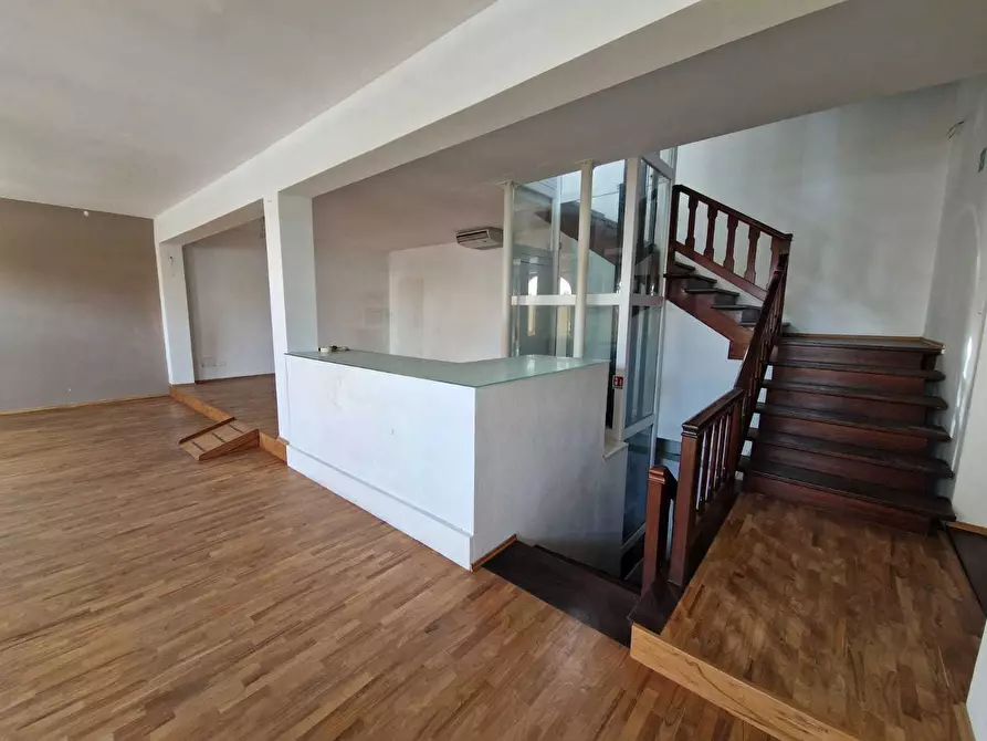 Immagine 7 di Capannone industriale in affitto  in Via Sarzanese 533 a Lucca