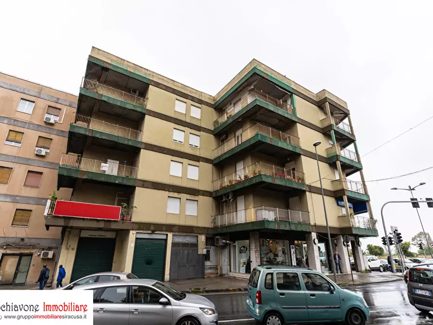 Immagine 30 di Locale commerciale in affitto  a Siracusa