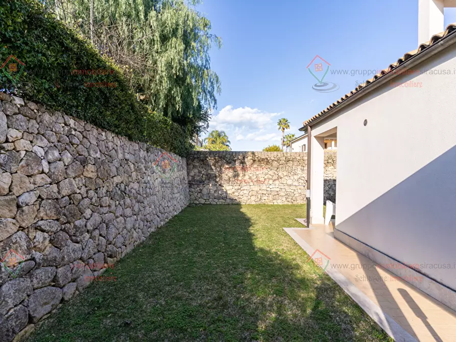 Immagine 37 di Casa bifamiliare in vendita  a Siracusa