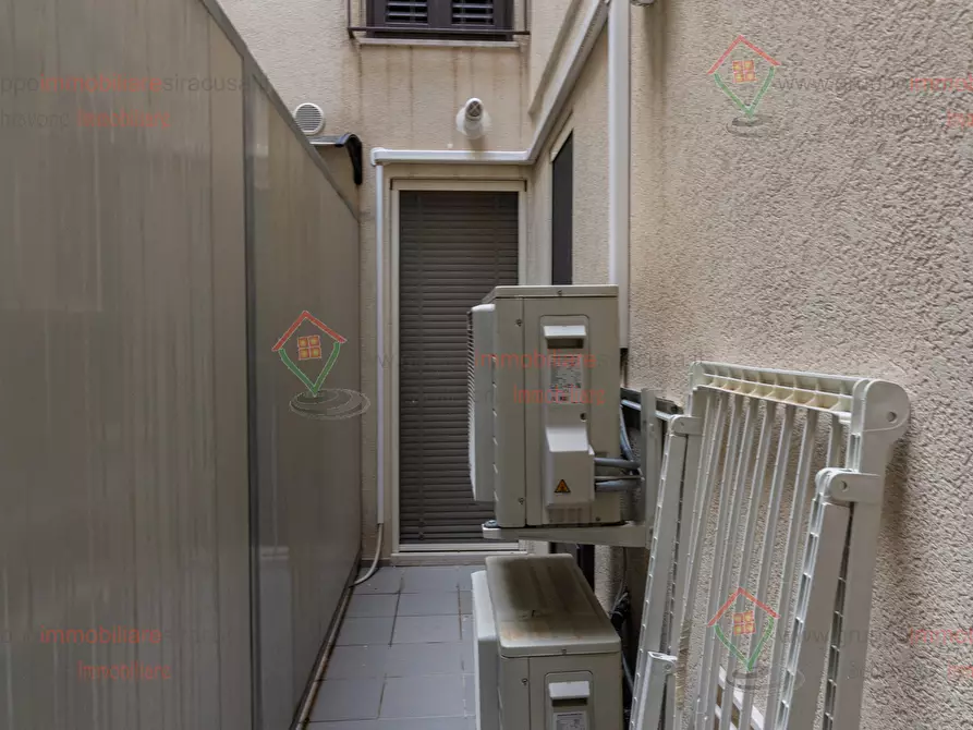Immagine 16 di Trilocale in affitto  a Siracusa