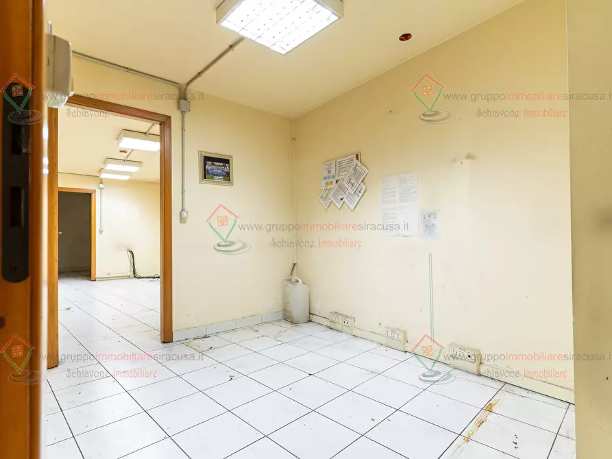Immagine 14 di Locale commerciale in affitto  a Siracusa