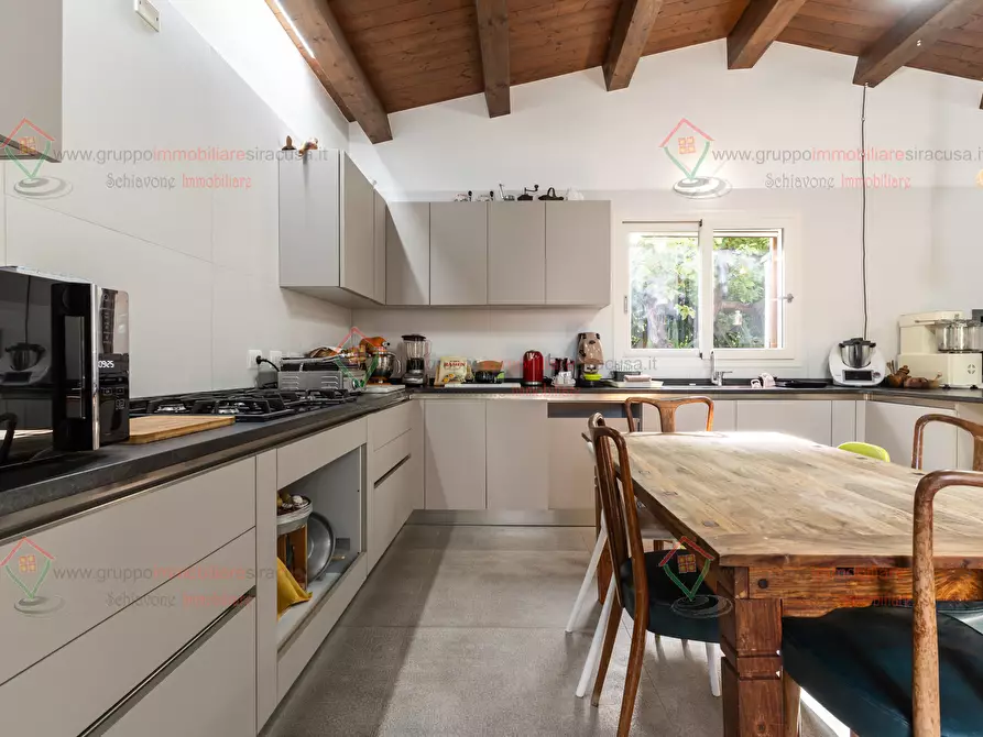 Immagine 50 di Villa in vendita  a Siracusa