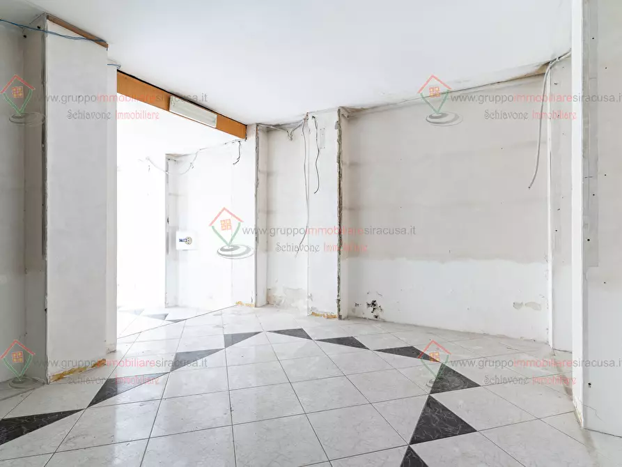 Immagine 9 di Locale commerciale in vendita  a Siracusa