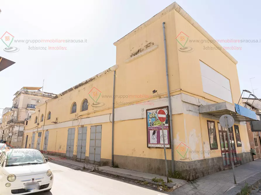 Immagine 22 di Locale commerciale in vendita  a Siracusa