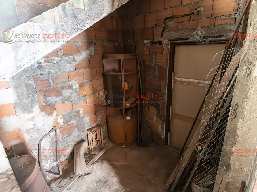 Immagine 12 di Locale commerciale in vendita  a Floridia