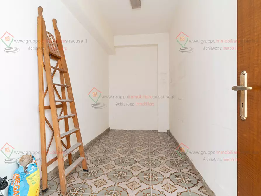 Immagine 17 di Pentalocale in vendita  a Floridia