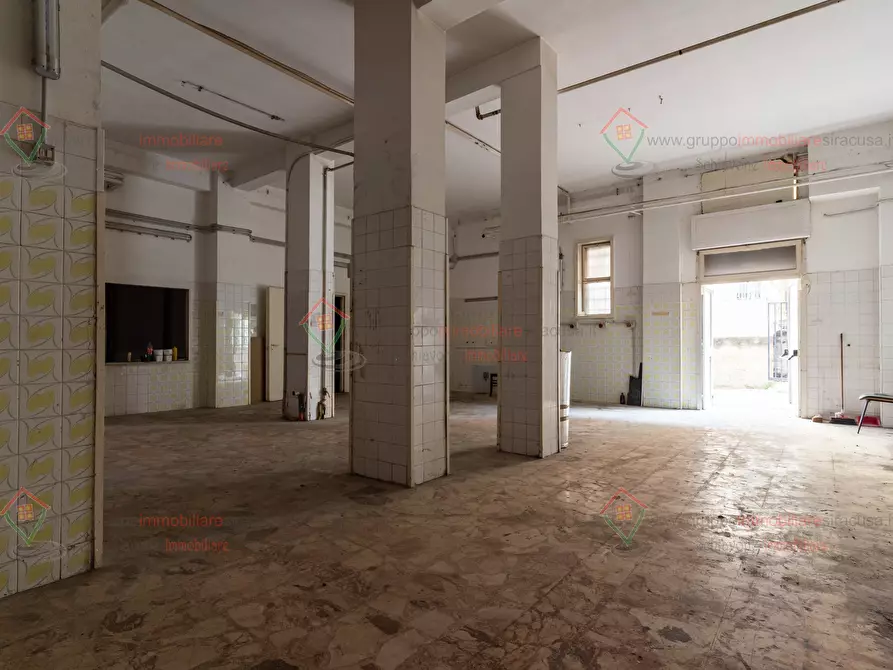 Immagine 6 di Locale commerciale in vendita  a Siracusa