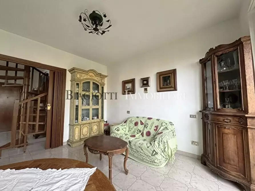 Immagine 10 di Trilocale in vendita  a Livorno